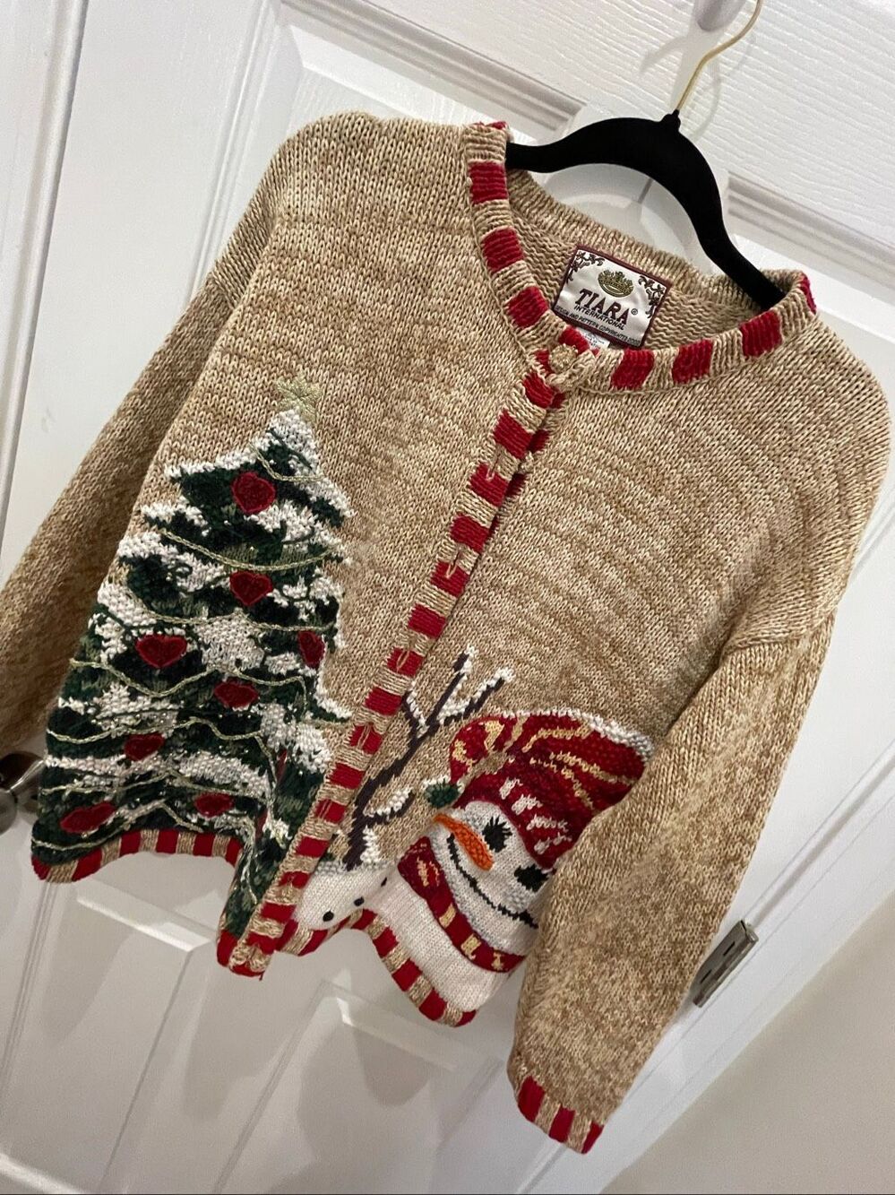Tiara Women’s Holiday sweater size large snowman tree